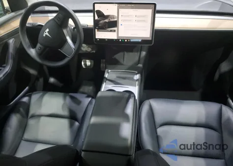 2022 Tesla Model Y z USA, uszkodzony, nr VIN 7SAYGDEF1NF545722